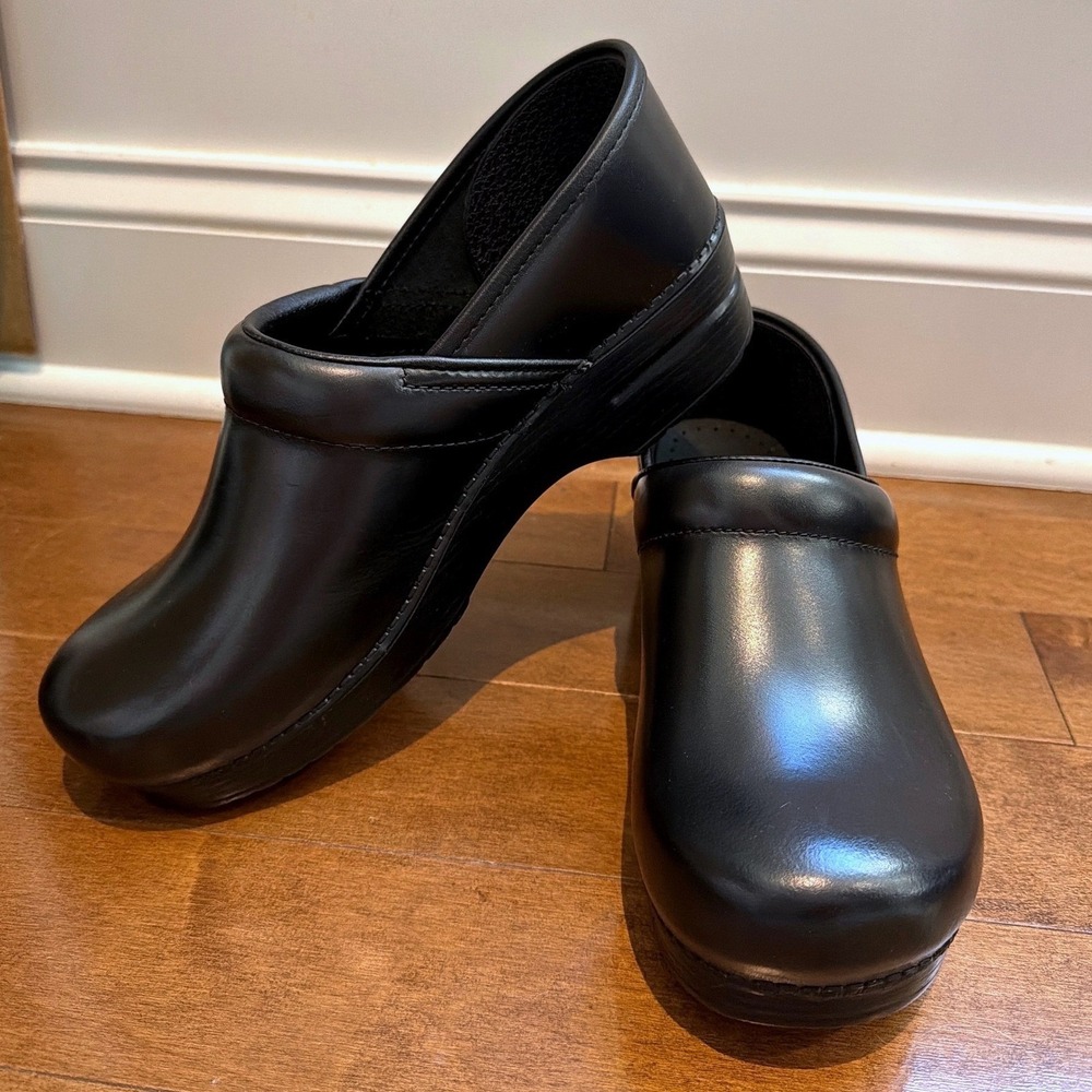 Dansko Professional Clogs Womens 41 Wide Black Leather Nurse Comfort Shoes